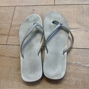 WW. Women's Flip Flops. Yellow box. Size 8